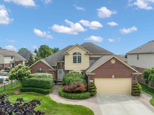 21192 Strawberry Hills Dr, Macomb Township, MI 48044-2275