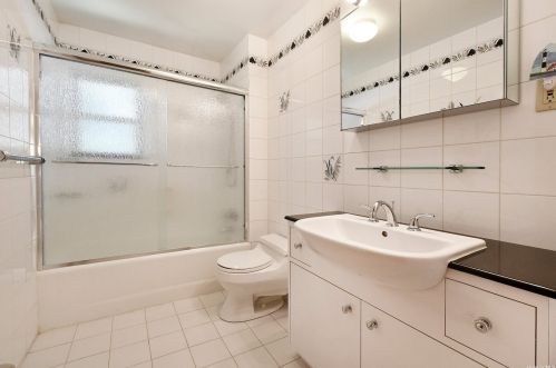 29 Kendrick Ln, Huntington Station NY 11746-7829 exterior