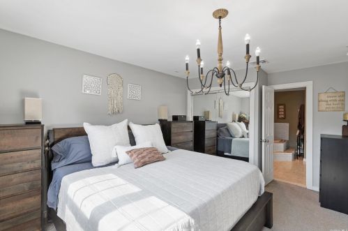 39 Eckert St, Huntington Station NY 11746-3816 exterior