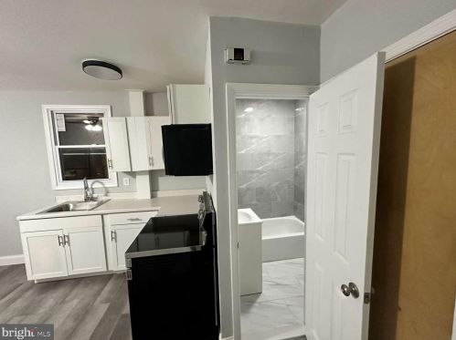 1913 20th St, Philadelphia, PA 19145-2819