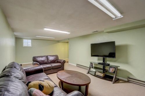 6405 Lk Dr, Milwaukee WI 53217-4229 exterior