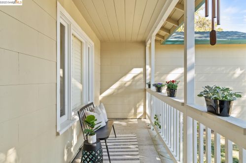 140 Roslyn Dr, Concord CA 94518-1234 exterior