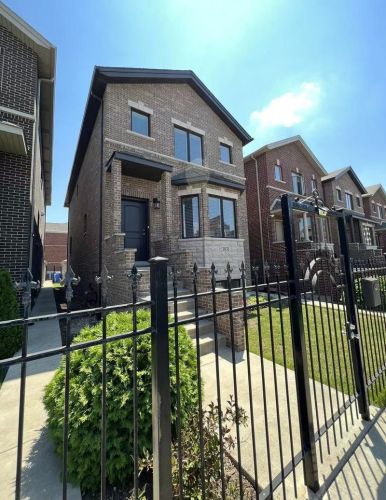 3831 Hermitage Ave, Chicago IL 60640-1127 exterior