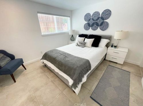 320 Rossmore Dr, Oxnard CA  93035-4465 exterior