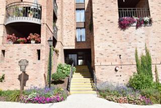 1906 Shorewood Blvd, Milwaukee WI  53211-2500 exterior