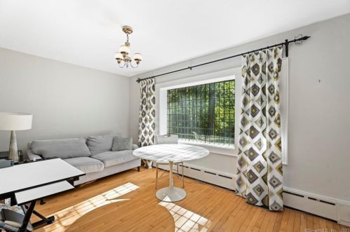 107 New Canaan Rd, Wilton CT 06897-3310 exterior