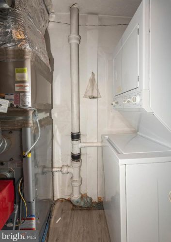 912 Edgerly Rd, Glen Burnie MD 21060-7305 exterior