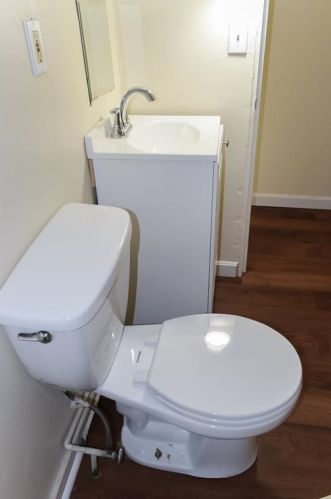 62 Callender Ave, Middletown RI 02840-2012 exterior