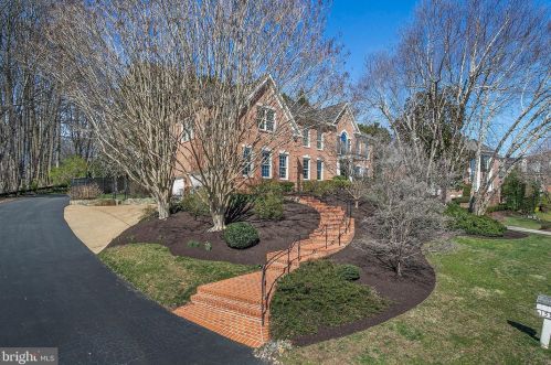 1598 Maddux Ln, Mc Lean, VA 22101-3241