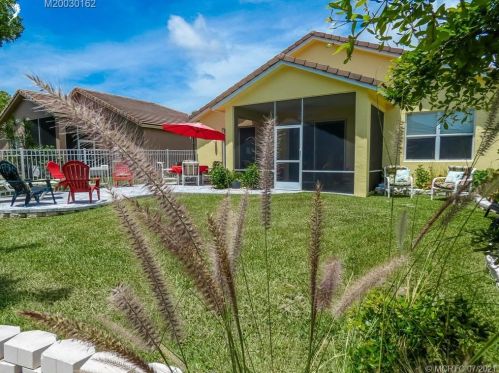 9780 Lindale Trace Blvd, Fort Pierce FL  34987-2411 exterior