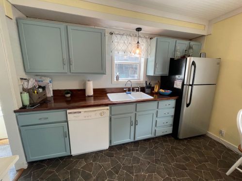 3304 Charles St, Meskegon MI 49444-3412 exterior