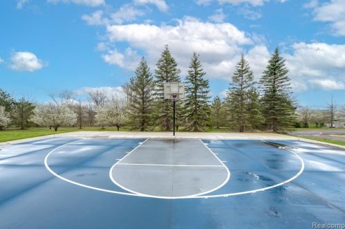 5308 Brookemonte Cir, Rochester MI 48306-5013 exterior