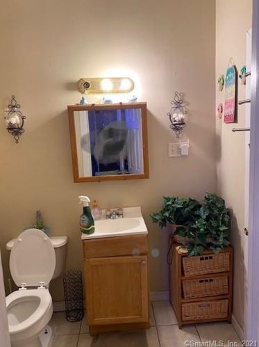 34 Lincoln St, New Britain CT 06052-1638 exterior