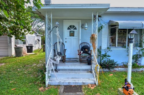 1024 Sunrise Blvd, Fort Pierce, FL 34950-5048