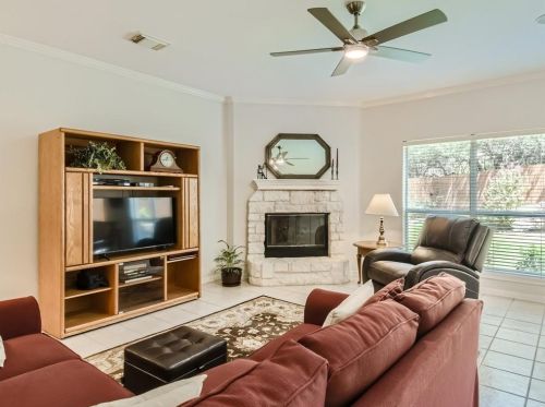 4333 Cyn Gln Cir, Austin TX 78732-2185 exterior