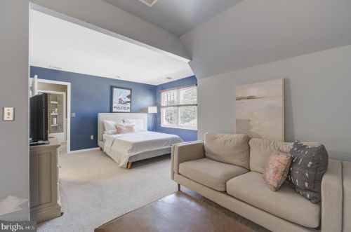 5 Cobblestone Ct, Columbus NJ 08022-1969 exterior