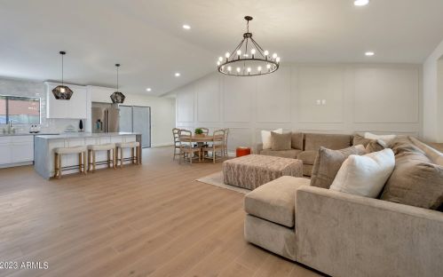 8001 11th Ave, Phoenix AZ  85021-5626 exterior