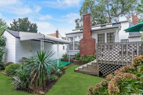 136 Berry St, Valley Stream NY 11580-3430 exterior