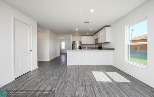 2008 Pruitt St, Fort Pierce FL 34953-5731 exterior