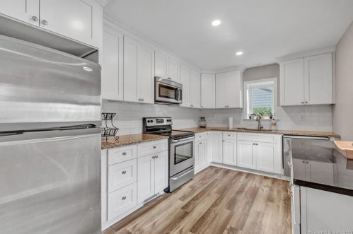 37 Cindy Cir, Milford CT 06460-6644 exterior