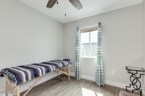 9440 9 Ave, Phoenix AZ 85021-3102 exterior