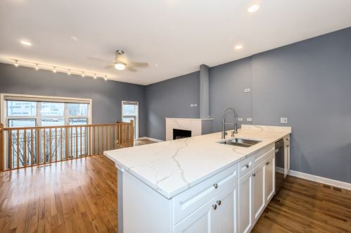 1911 State St, Chicago, IL 60616-2941