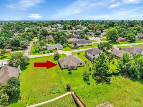 327 Cpe Conroe Dr, Montgomery TX 77356-5718 exterior