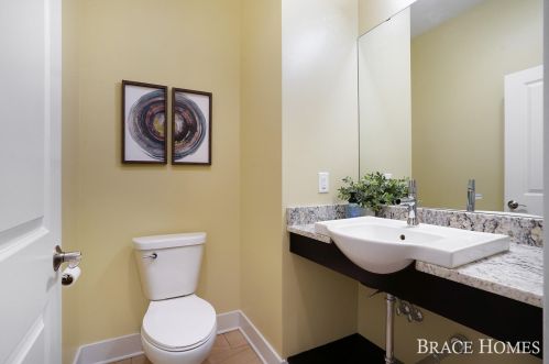 548 Fairview Ave, Grand Rapids MI 49503-1518 exterior