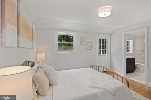 12914 Evanston St, Rockville MD 20853-3002 exterior