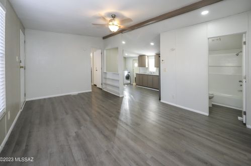 55 King Rd, Tucson AZ 85705-3217 exterior