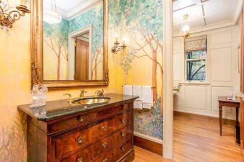 49 Mtn Spg Rd, Farmington CT 06032-1613 exterior