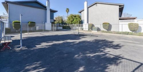 1407 Sycamore Ave, Tustin CA 92780-6279 exterior