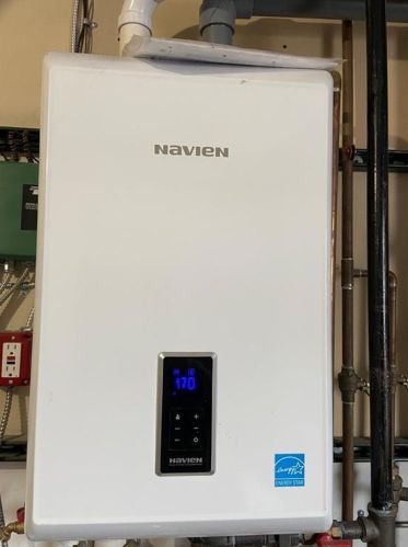 9 Wilson Ave, Woonsocket RI 02895-4658 exterior