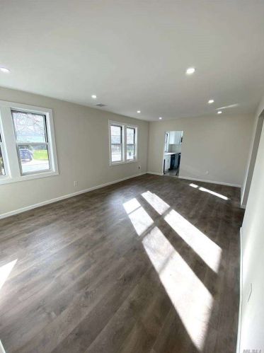 131 2 St, Huntington Station NY 11746-1409 exterior