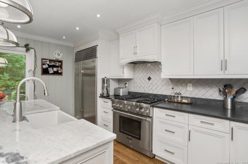 75 Nursery St, Norwalk CT 06850-1707 exterior