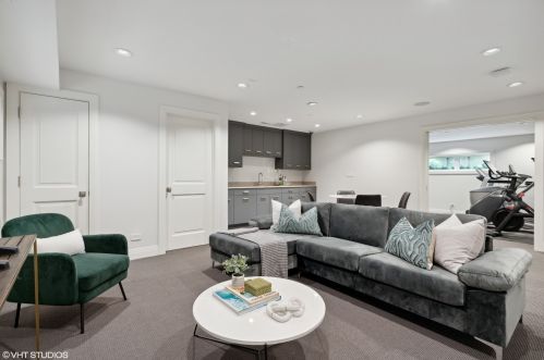 2900 Hermitage Ave, Chicago IL 60609-2733 exterior