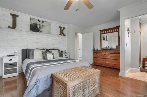 21 Scott Dr, Middletown NY 10941-1127 exterior