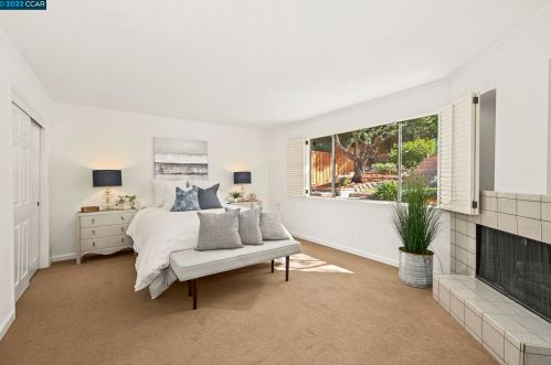 724 Court Ln, Concord CA 94518-1743 exterior