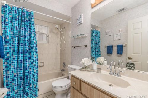 381 Gulfstream Ave, Fort Pierce FL  34983-1218 exterior