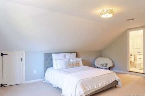 311 Wilton Rd, Ridgefield CT 06877-5723 exterior