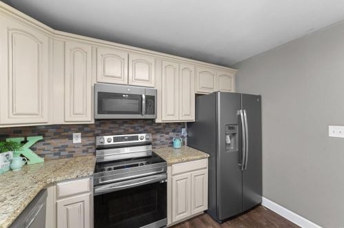 170 Village Circle Dr, Winfield MO 63389-2051 exterior