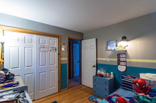 6613 Dodge Pl, Milwaukee WI  53220-1329 exterior