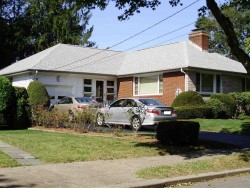 32 Mosman St, Newton, MA 02465-1303