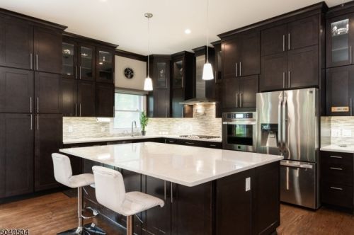 70 Elmwood Dr, Livingston NJ 07039-2231 exterior