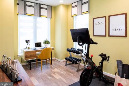 1904 Chapman Ave, Rockville MD 20852-1687 exterior