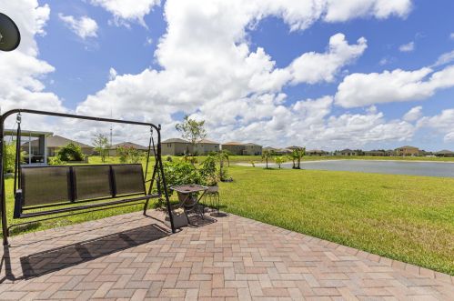 881 Bent Creek Dr, Fort Pierce FL  34947-1326 exterior