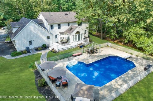 5 Dickens Ct, Jackson Twp NJ  08527-2844 exterior