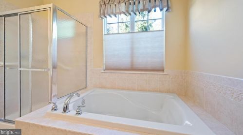 36 Bear Meade Dr, Trenton NJ 08691-3360 exterior