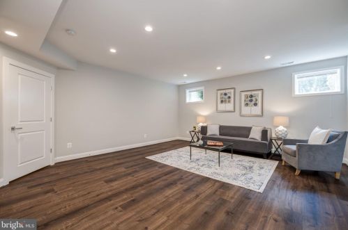 300 Mount Vernon Ave, Alexandria VA  22301-2232 exterior