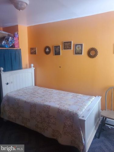 2232 5 St, Philadelphia PA 19106-3715 exterior